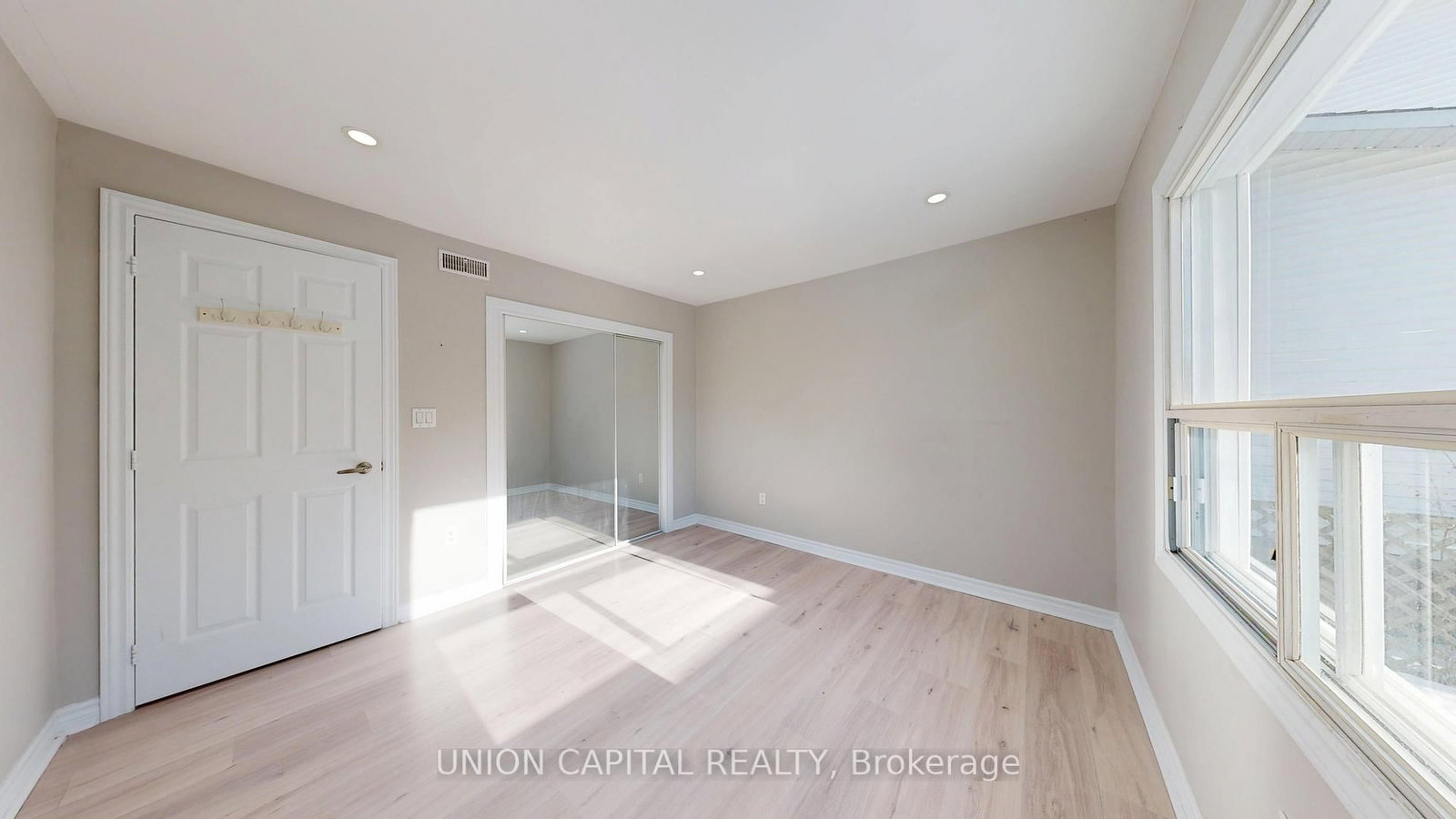 27 Connor Drive • Whitchurch-Stouffville, ON photo 8