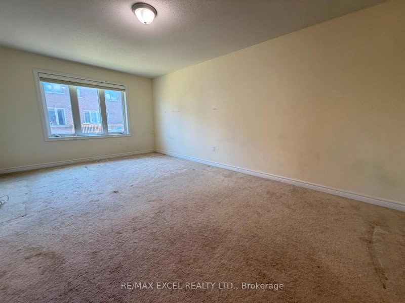 48 Falconridge Terrace