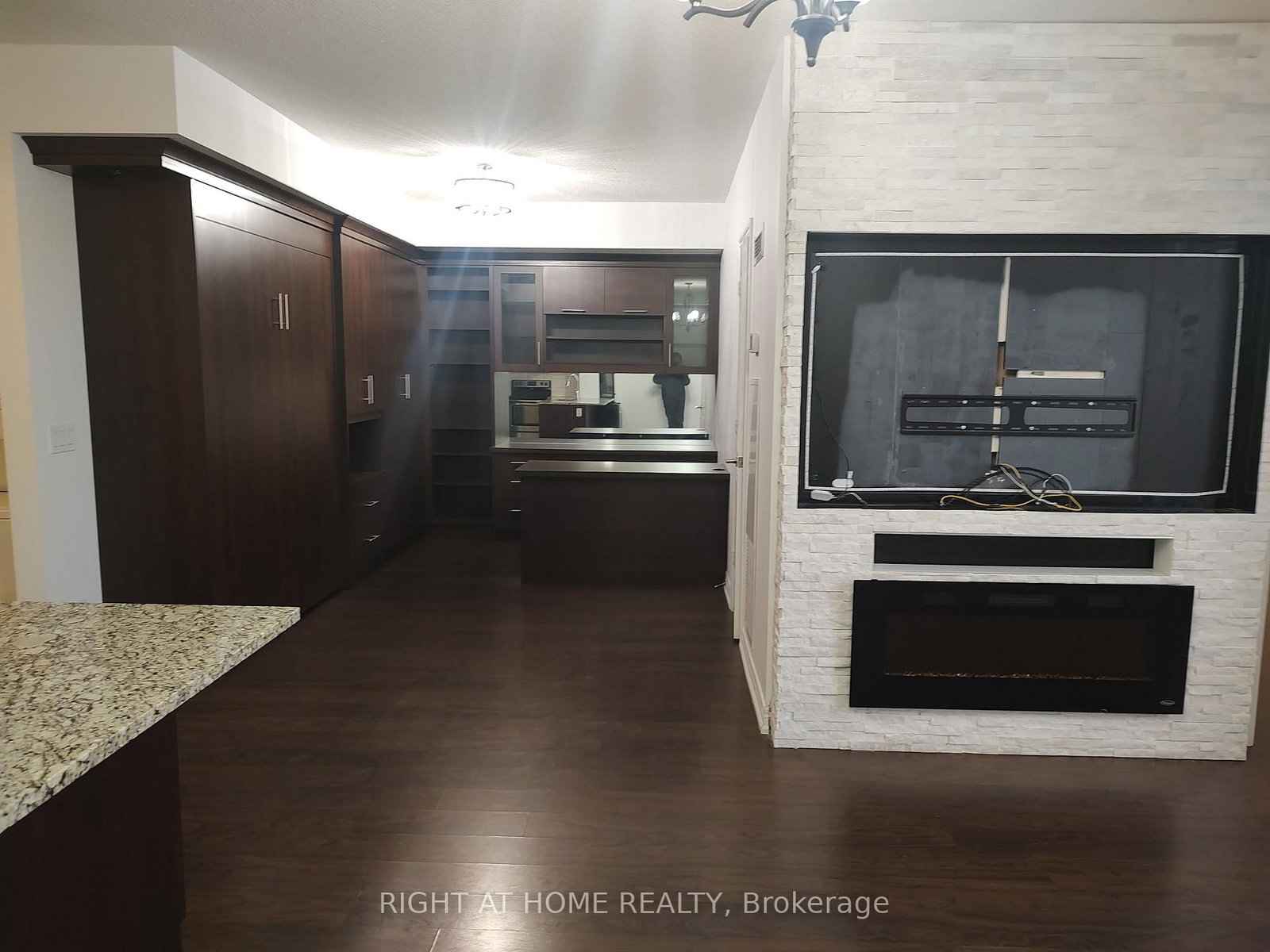9245 Jane Street • #701 • Vaughan, ON photo 3