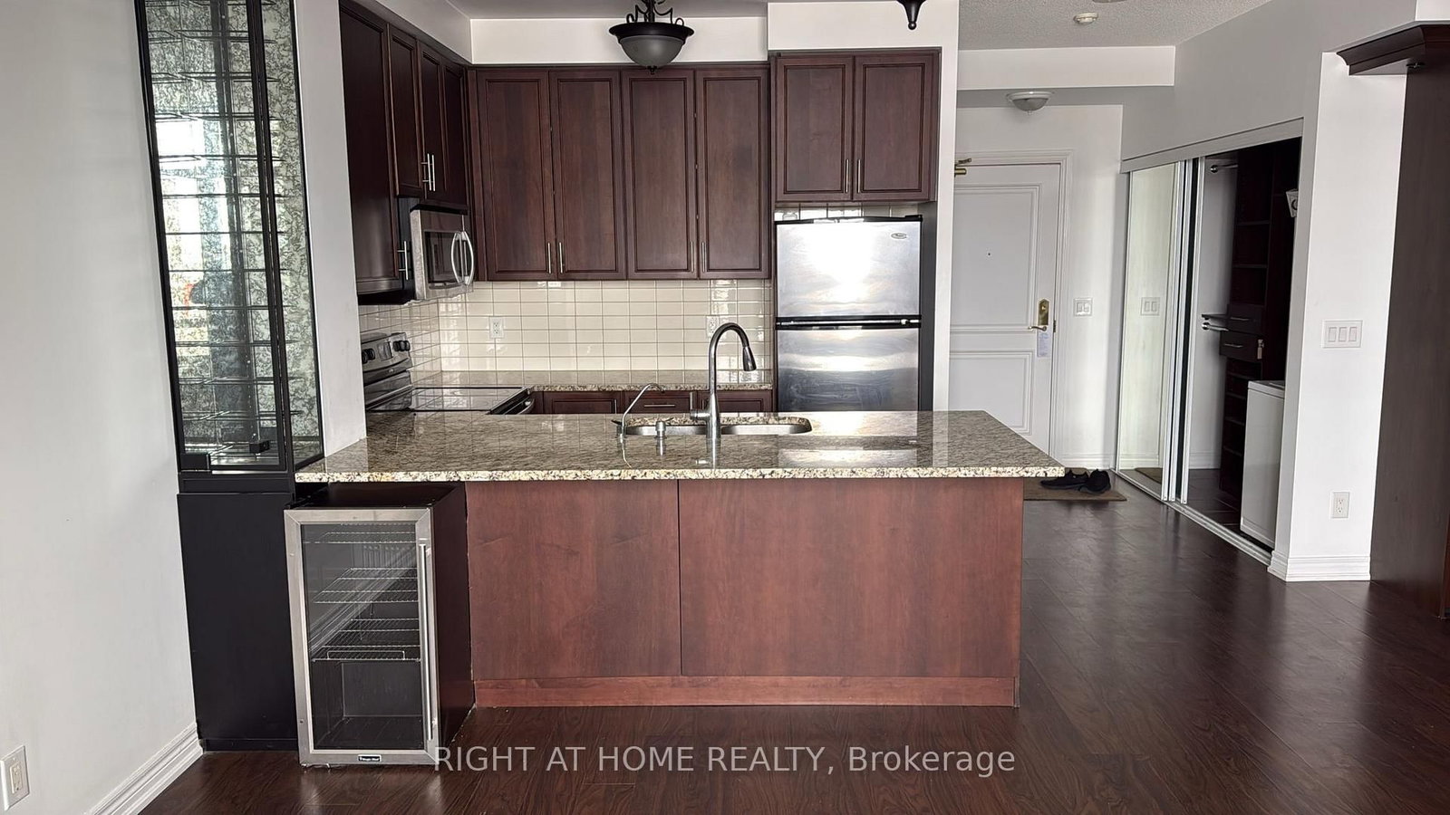 9245 Jane Street • #701 • Vaughan, ON photo 6