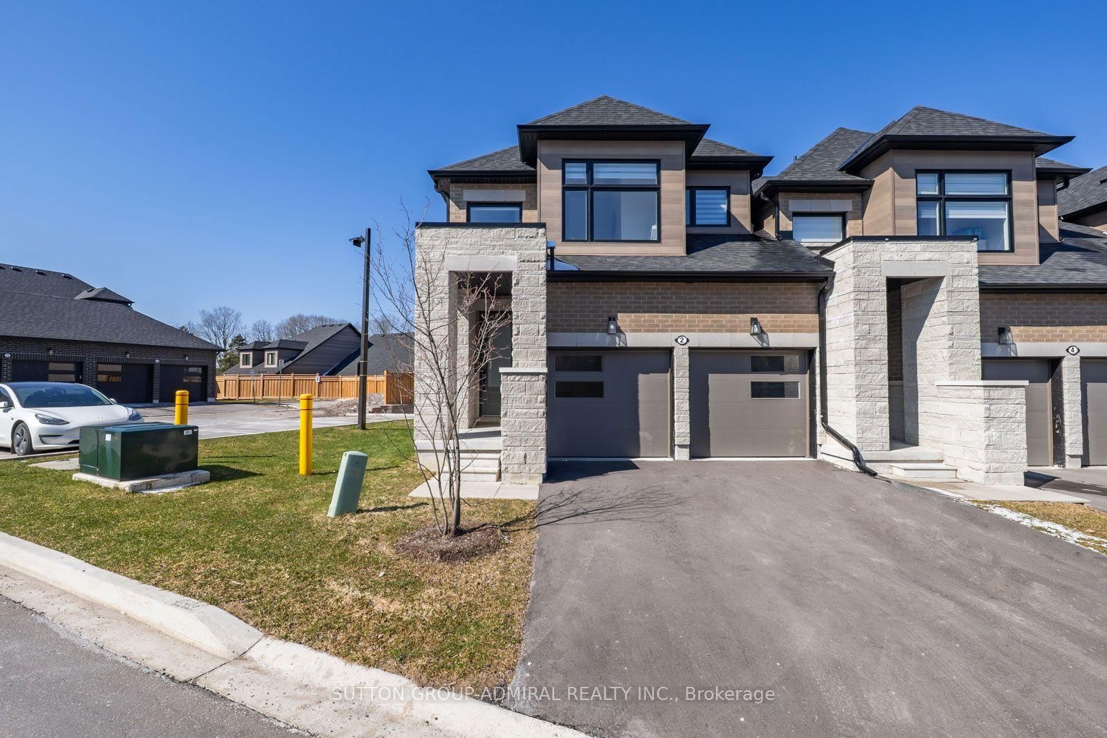 2 Lois Torrance Trail • Uxbridge, ON photo 2