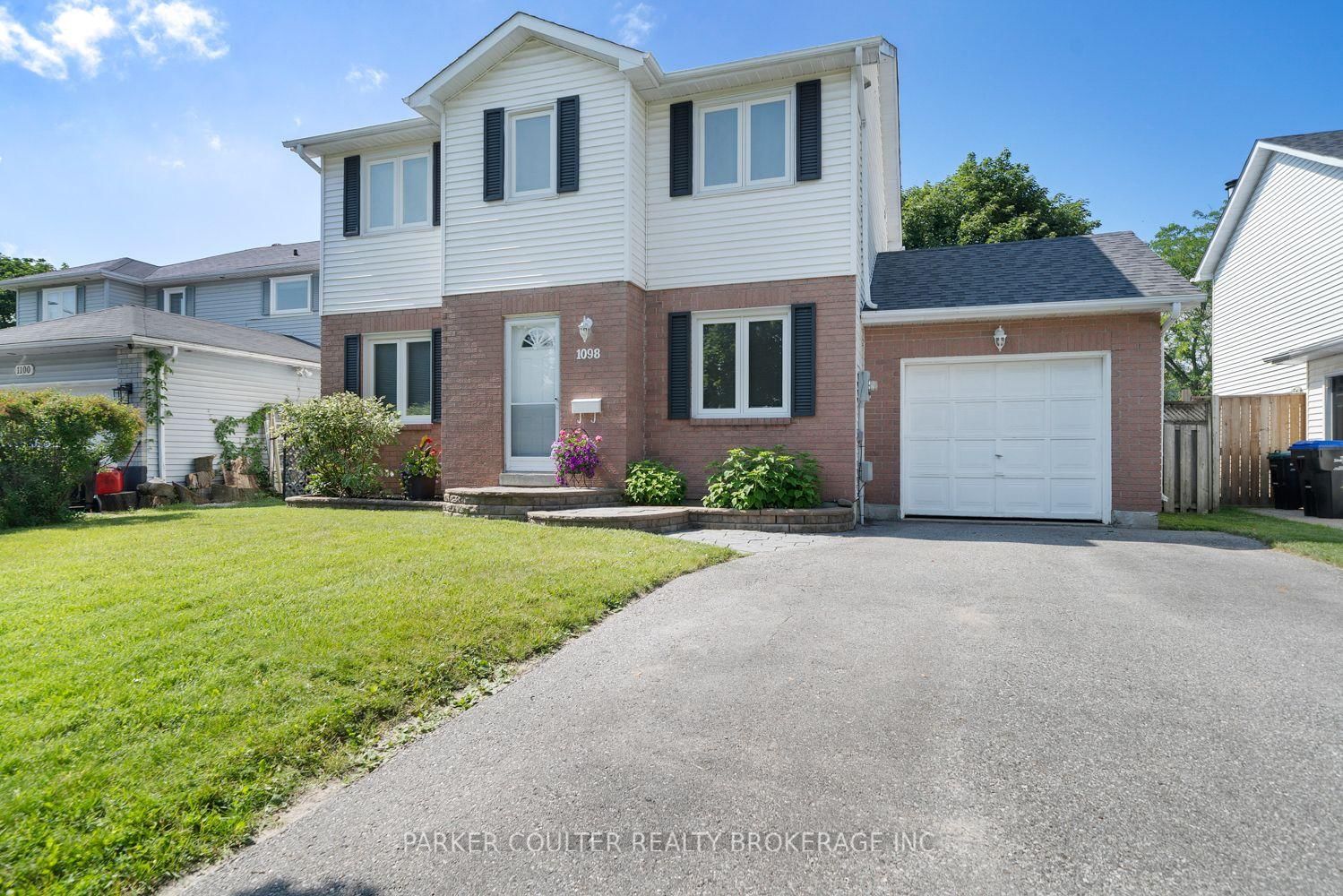 1098 Maclean Street • Innisfil, ON photo 2