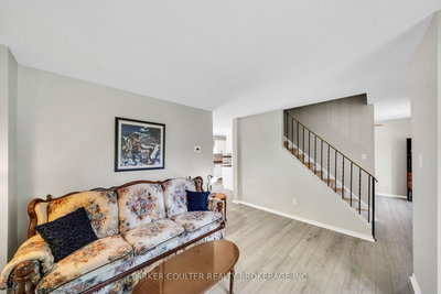 1098 Maclean Street — photo 5