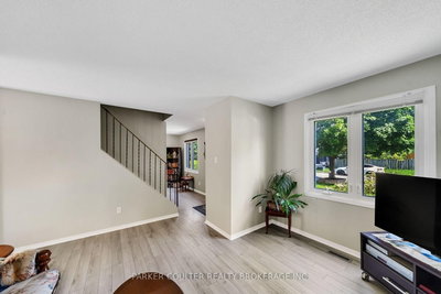 1098 Maclean Street — photo 6