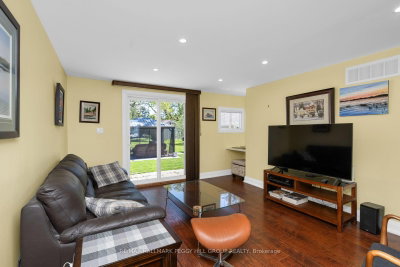 8001 Yonge Street — photo 3