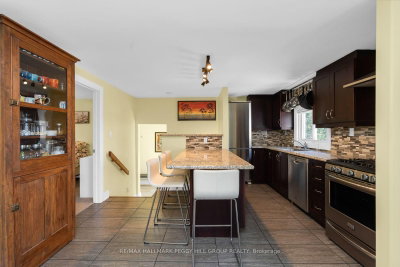 8001 Yonge Street — photo 5