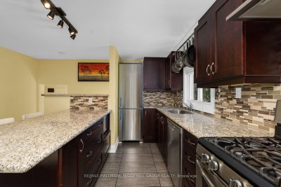 8001 Yonge Street — photo 6
