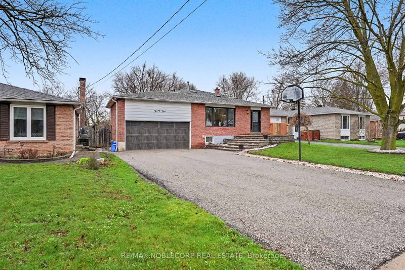 24 Maple Avenue W