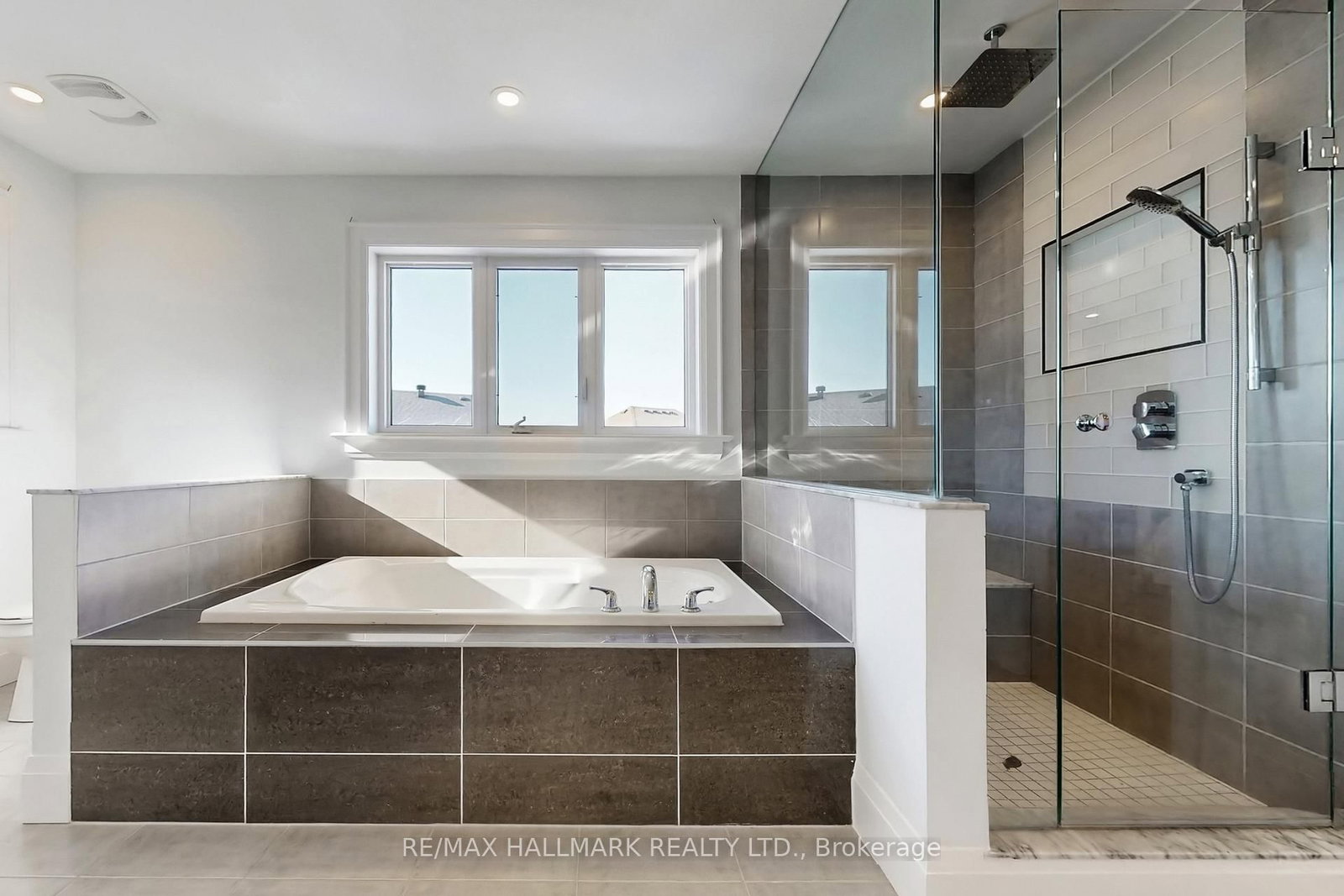1135 Cenotaph Boulevard • Newmarket, ON photo 24