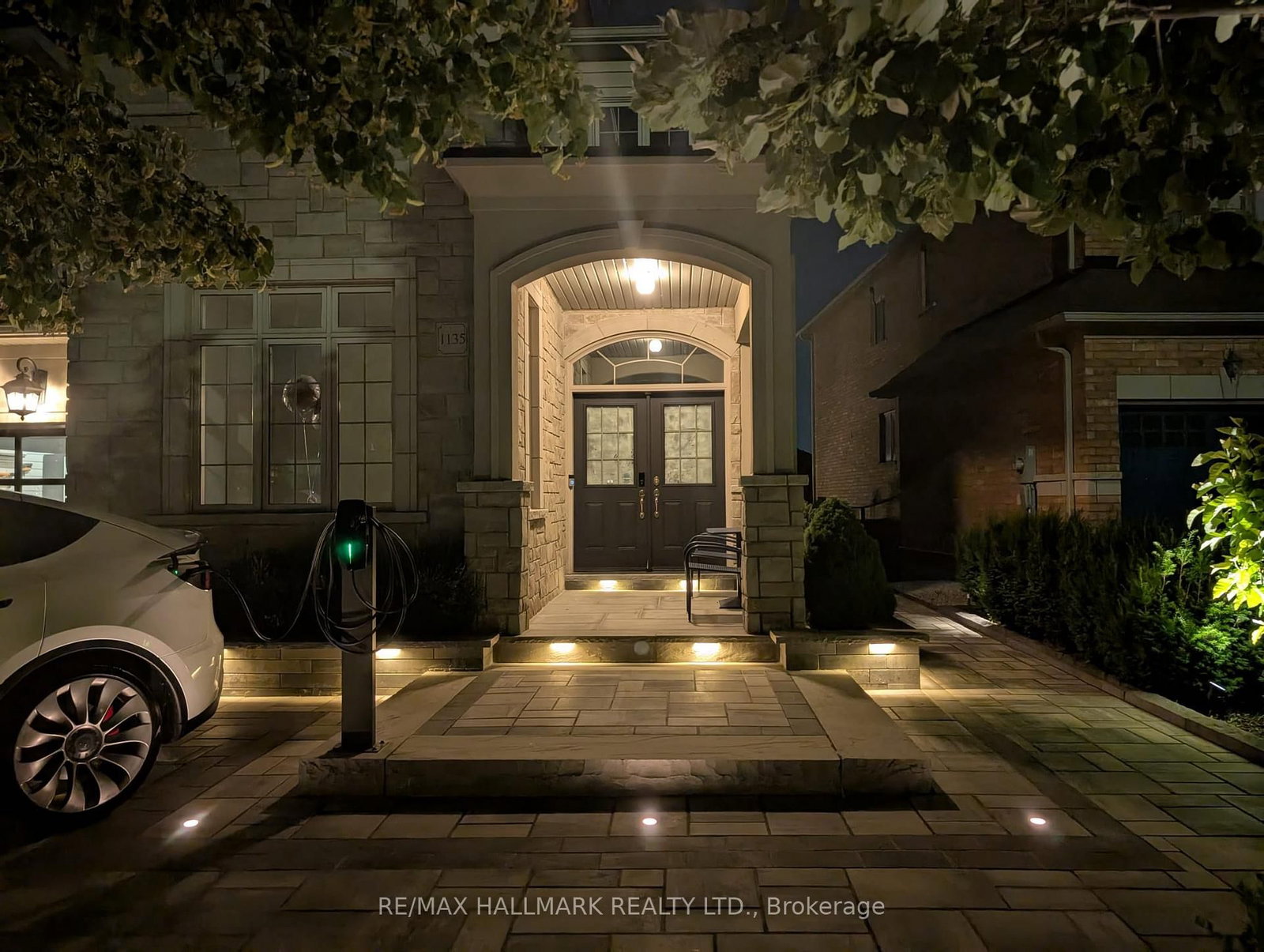 1135 Cenotaph Boulevard • Newmarket, ON photo 8
