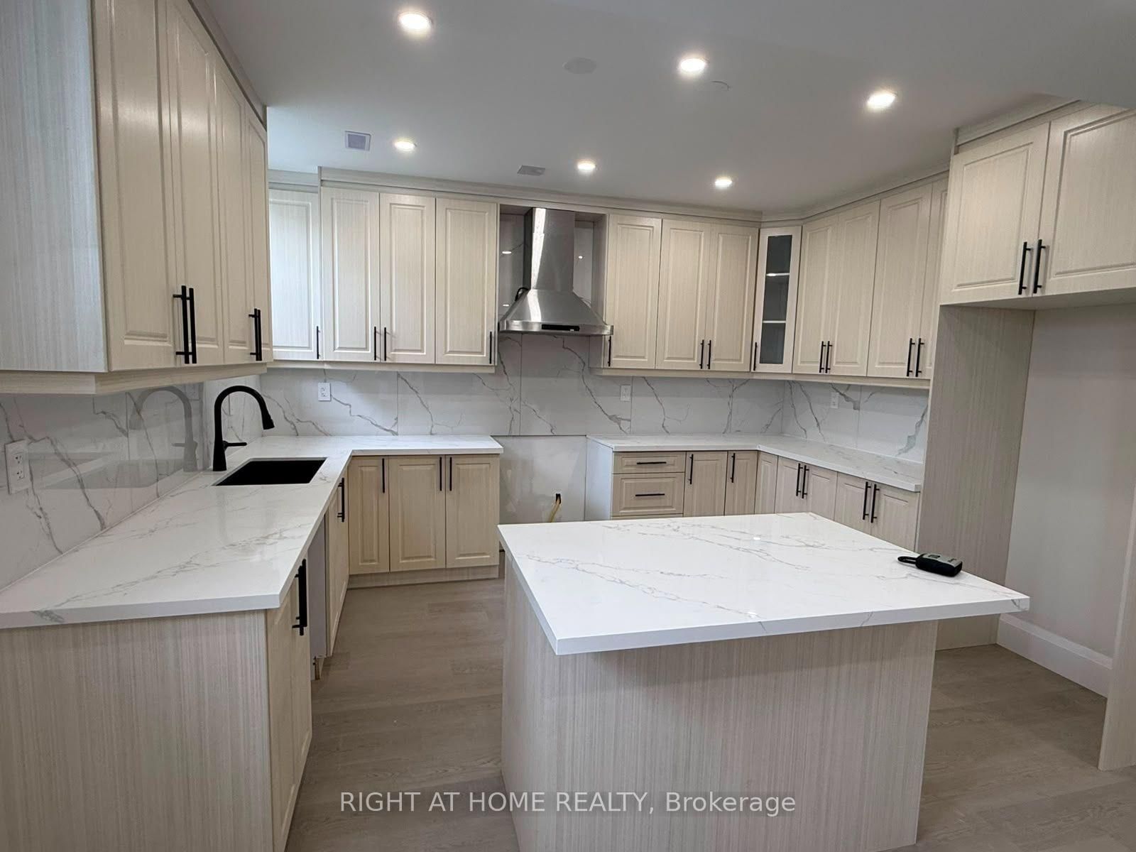 B - 2 Chesney Crescent, Vaughan 3