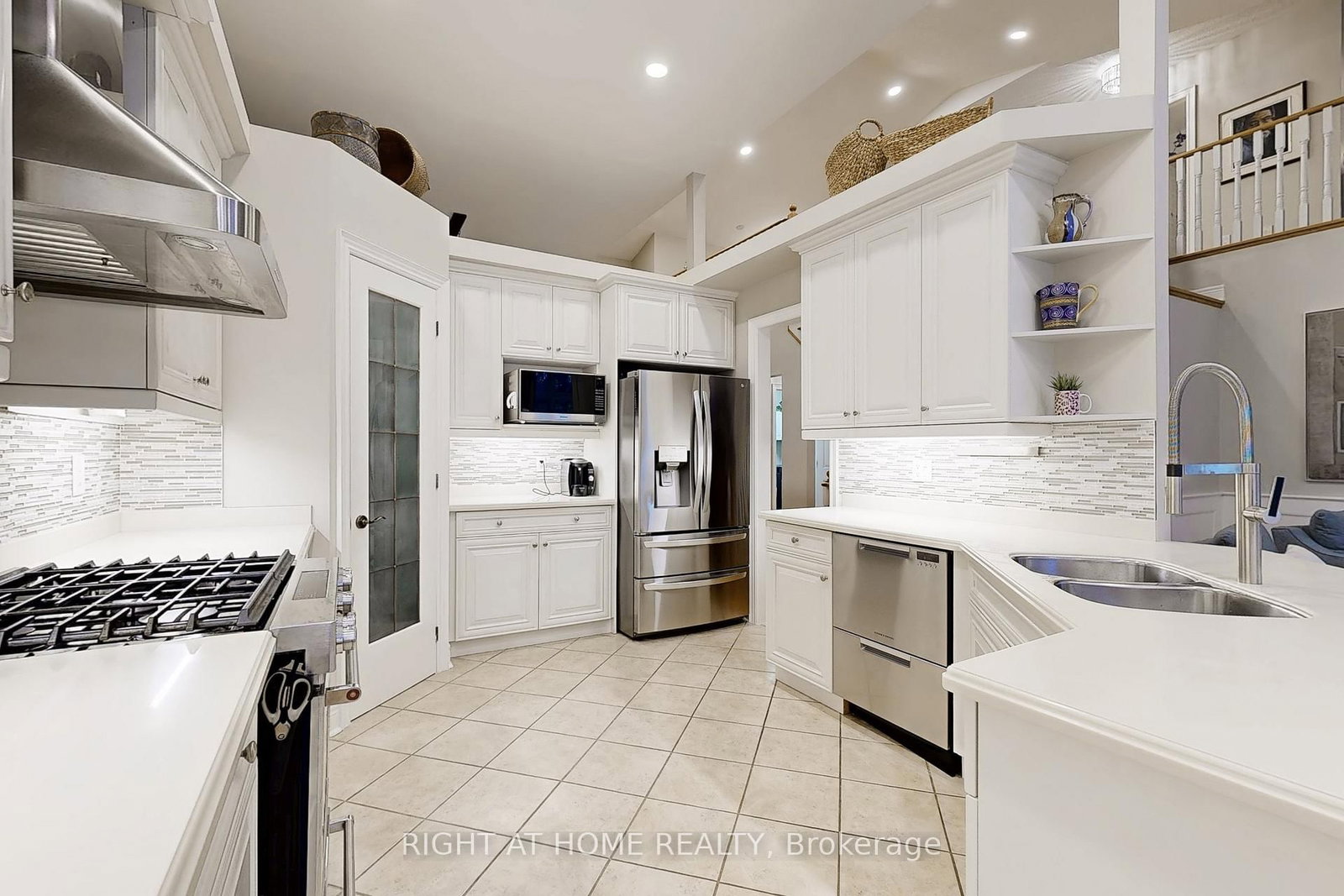 9 Arlington Way • Markham, ON photo 7