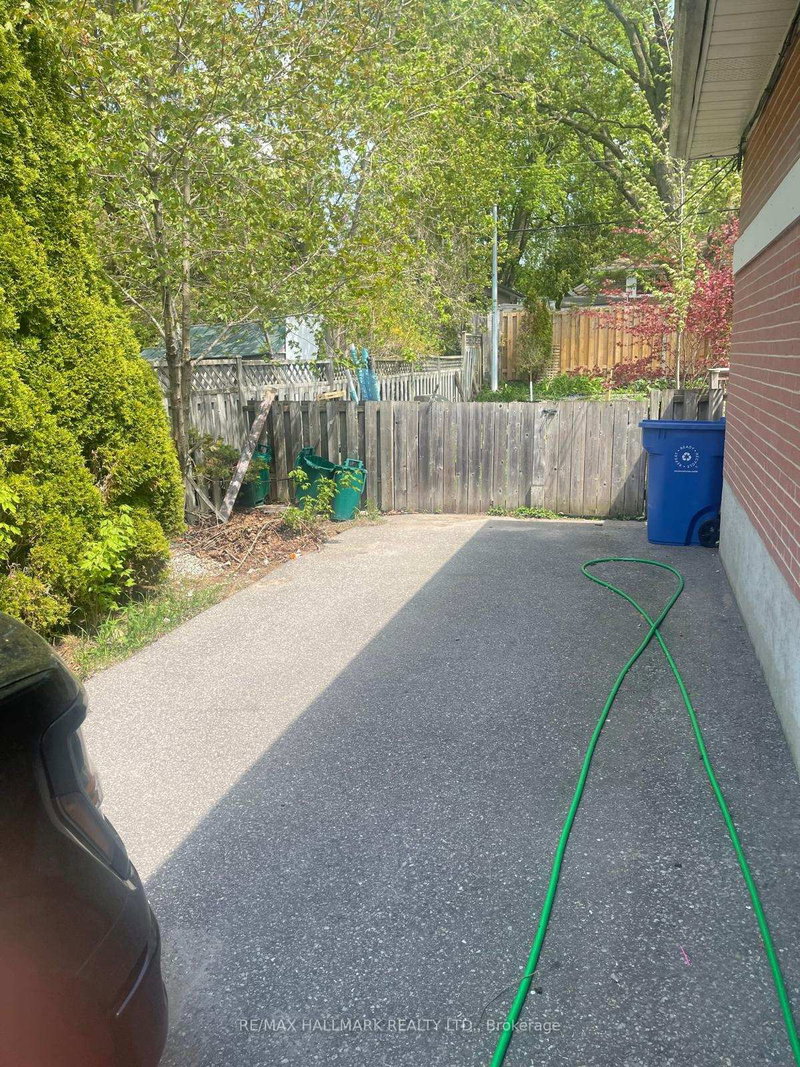 LOWER - 61 AURORA HEIGHTS Drive