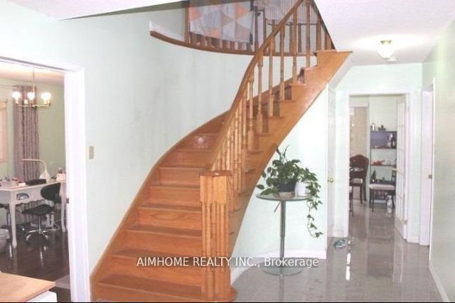 Upper - 137 Irenemount Crescent