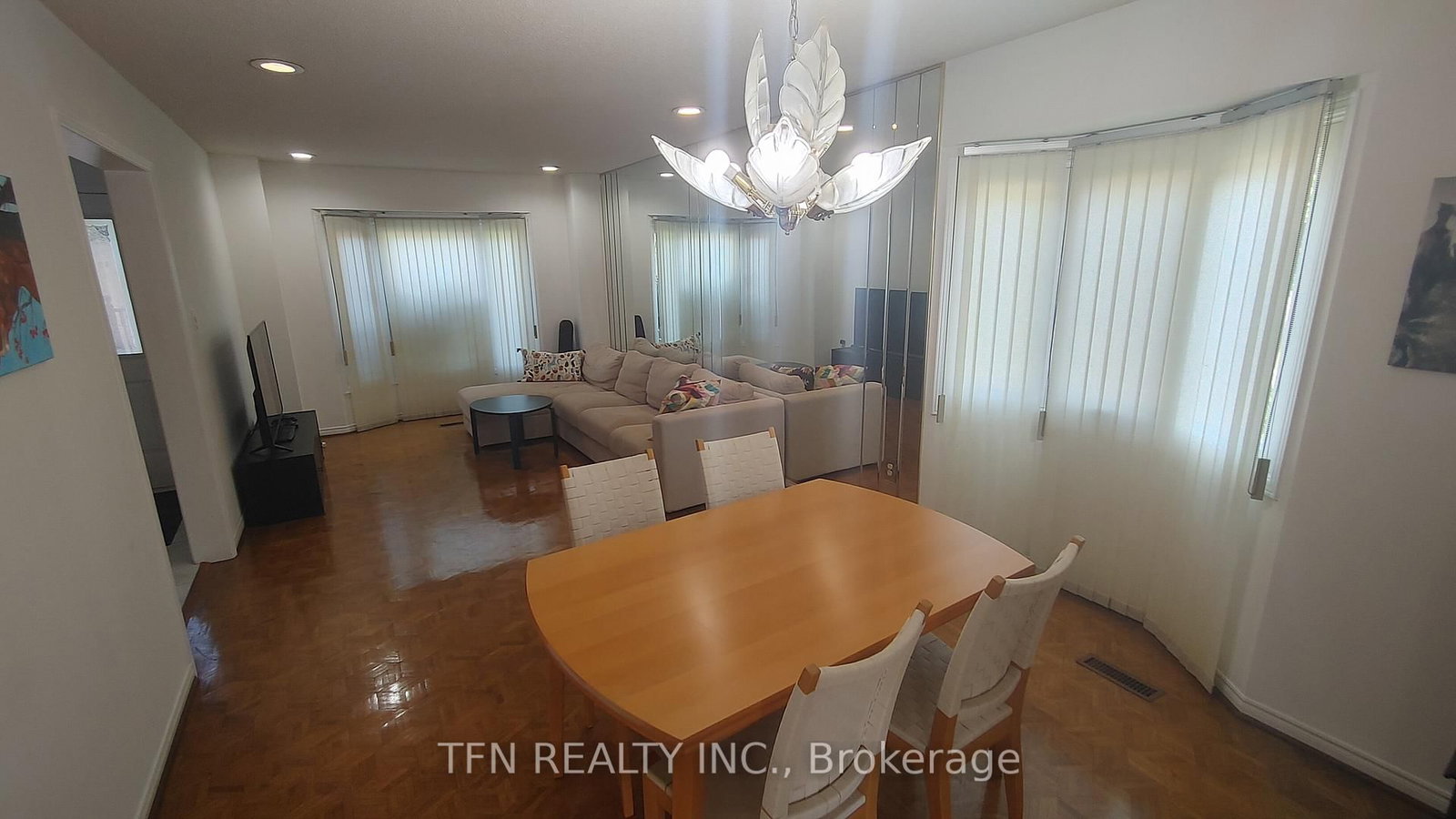 112 Trafalgar Square • Vaughan, ON photo 4