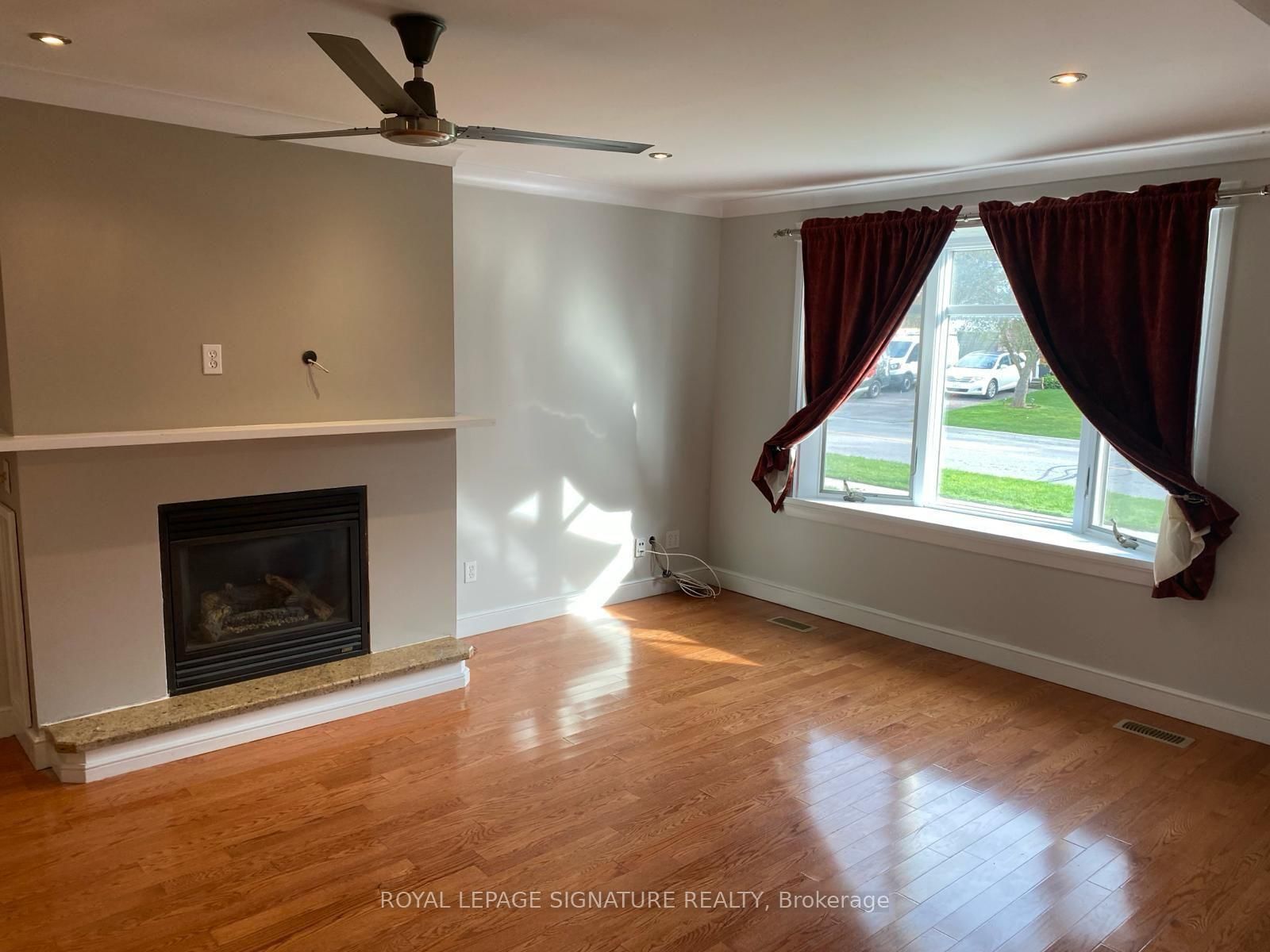 459 Dixon Boulevard • Newmarket, ON photo 3