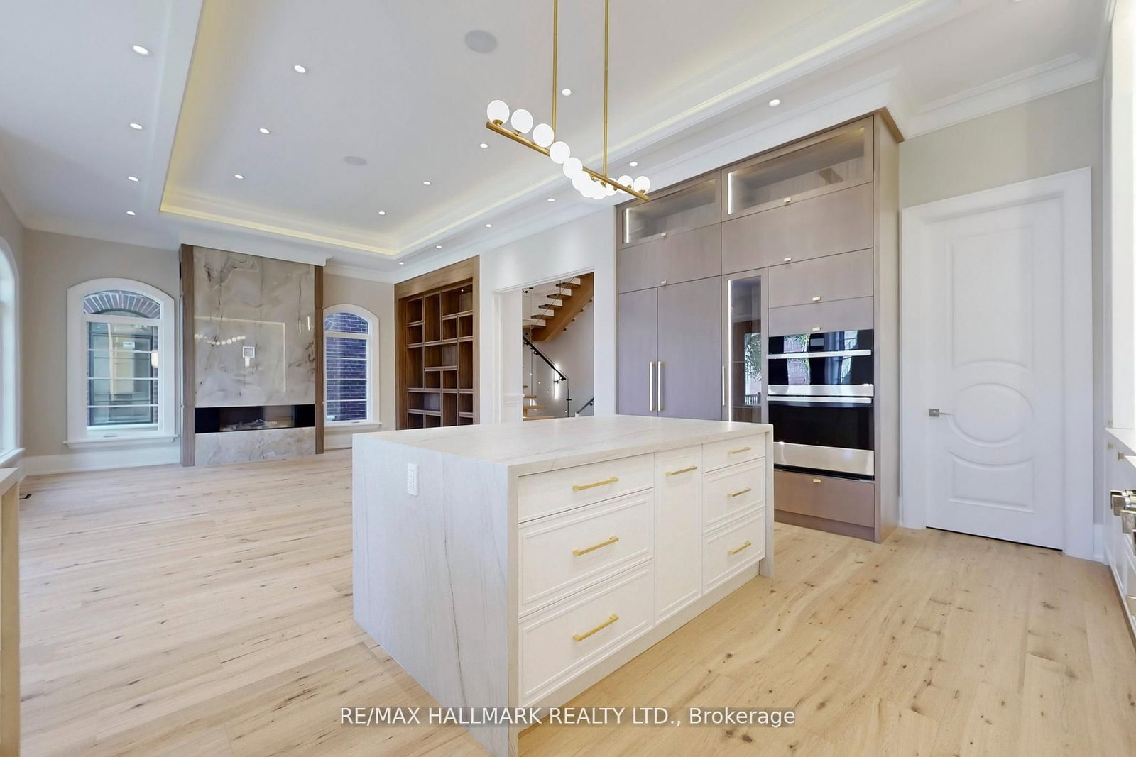 152 Olde Bayview Avenue • Richmond Hill, ON photo 5