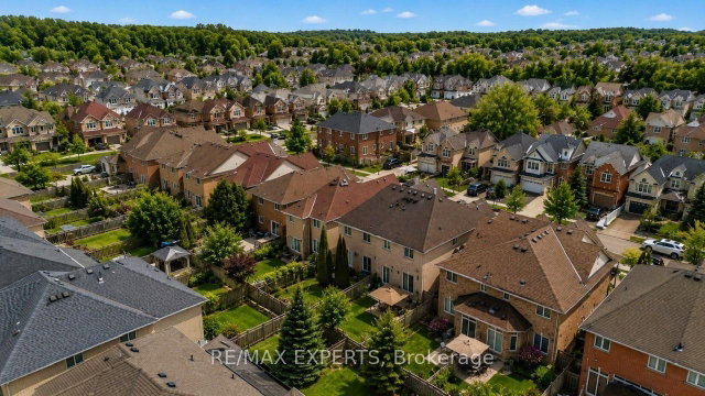 62 Colonial Crescent