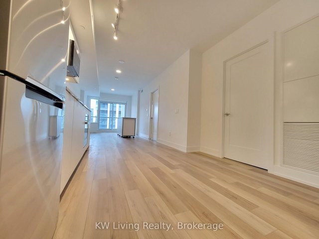 1002 - 8 Cedarland Drive