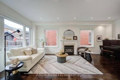 106 Vera Lynn Crescent — more photos