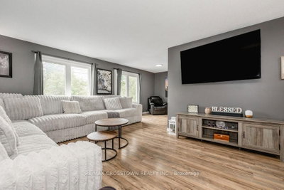 2237 25th Side Road • Innisfil, ON photo 4