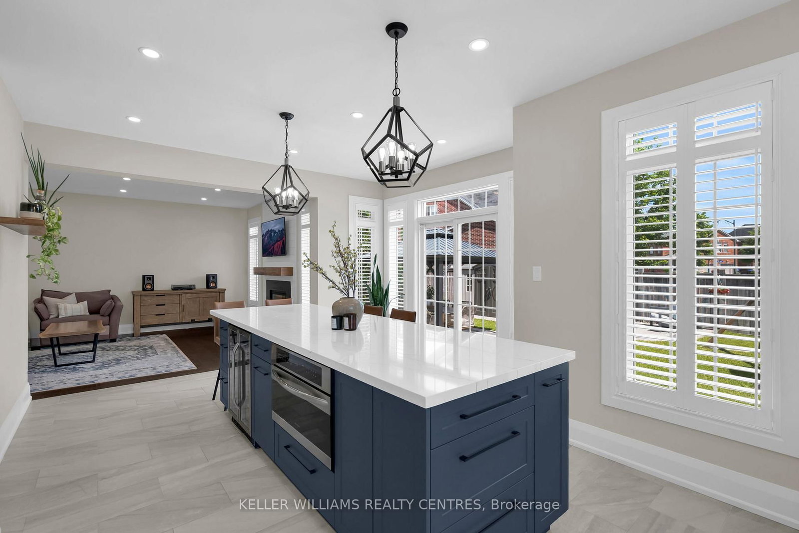 2 Jewelwing Court • Bradford West Gwillimbury, ON photo 4