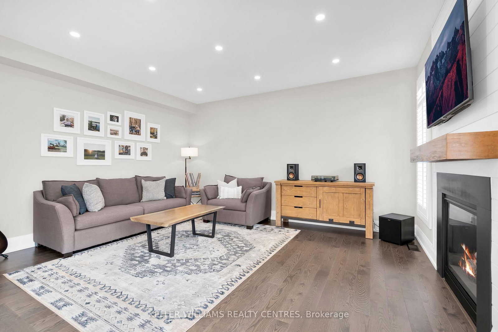 2 Jewelwing Court • Bradford West Gwillimbury, ON photo 5