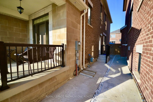 465 Kleinburg Summit Way