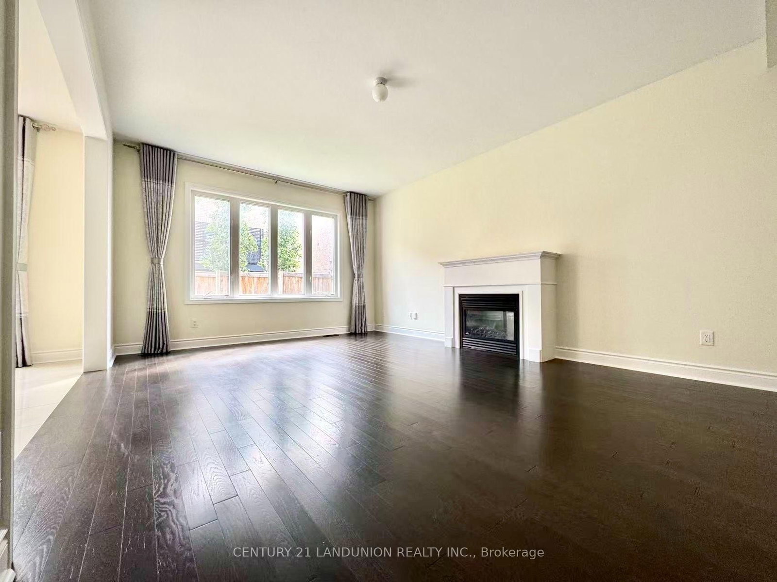 921 Goring Circle, Newmarket 4