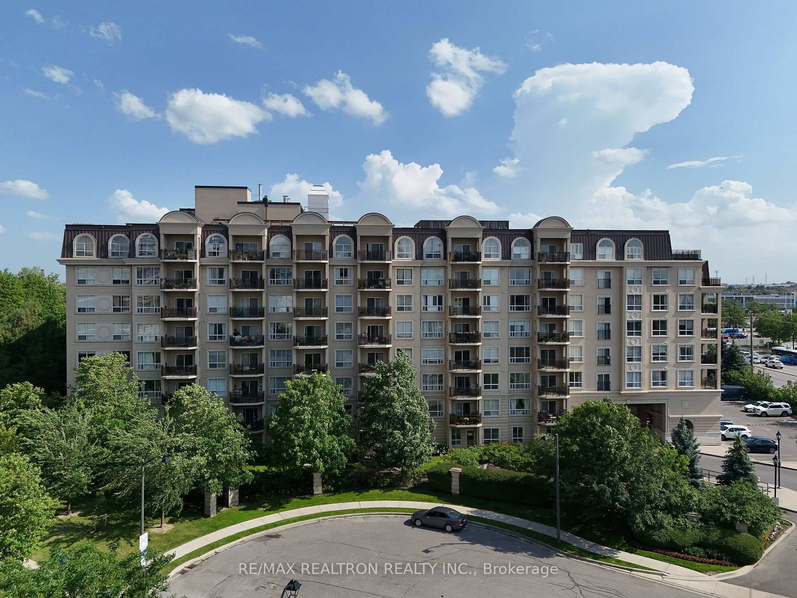 1 Maison Parc Court • #402 • Vaughan, ON photo 1