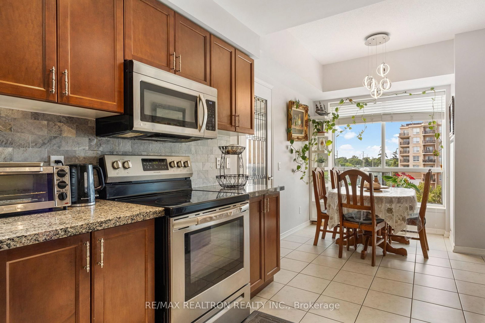 1 Maison Parc Court • #402 • Vaughan, ON photo 11