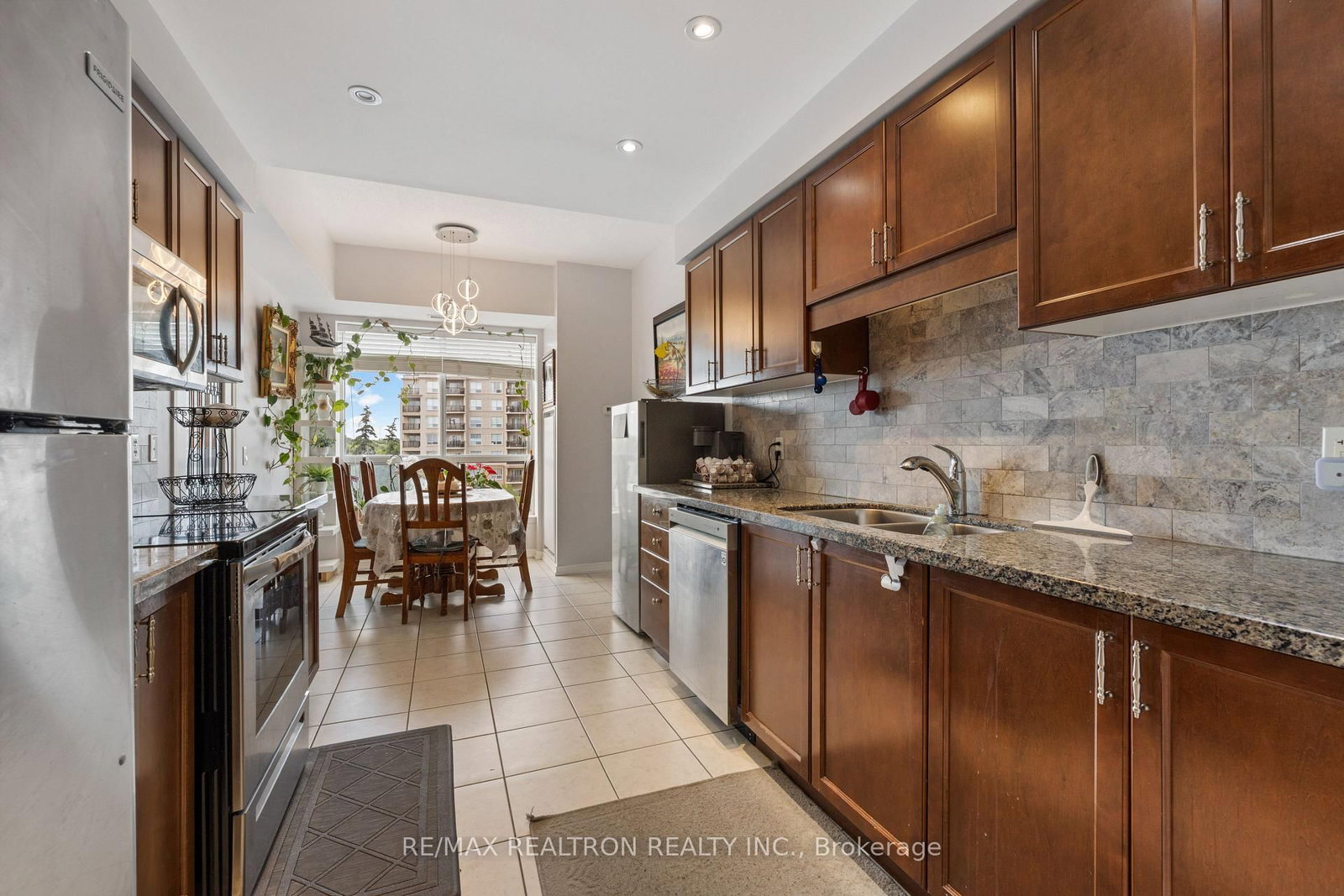 1 Maison Parc Court • #402 • Vaughan, ON photo 12