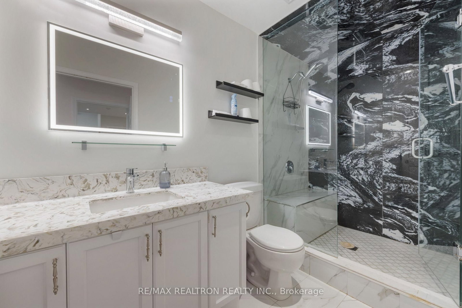 1 Maison Parc Court • #402 • Vaughan, ON photo 15