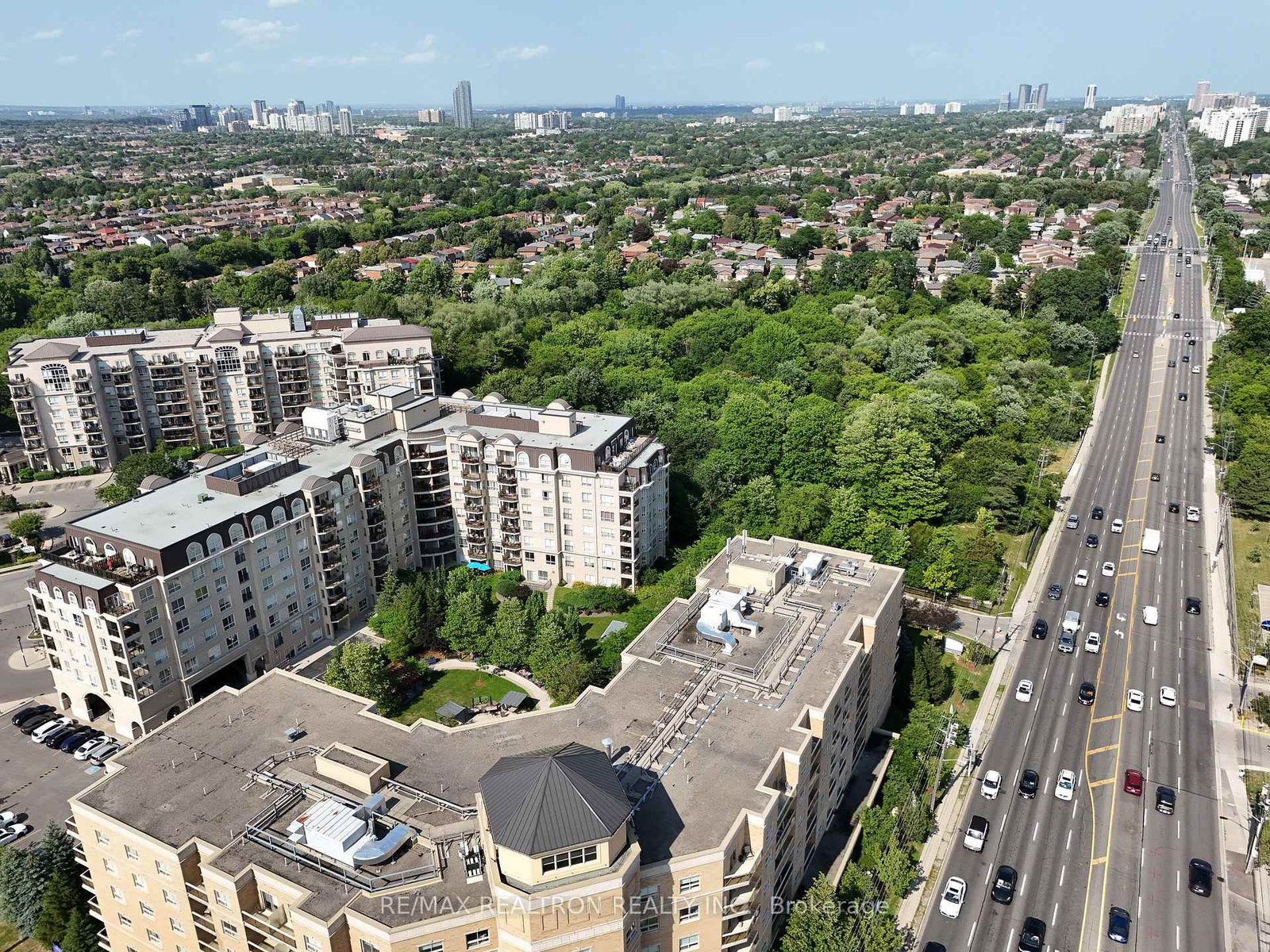 1 Maison Parc Court • #402 • Vaughan, ON photo 4