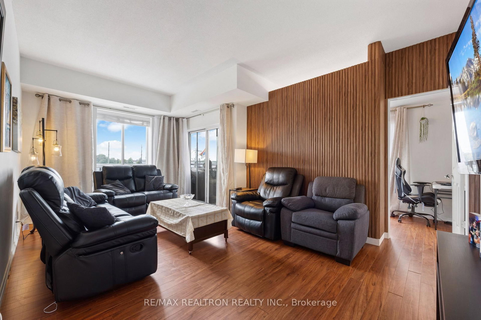 1 Maison Parc Court • #402 • Vaughan, ON photo 6