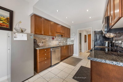 1 Maison Parc Court • #402 • Vaughan, ON photo 9