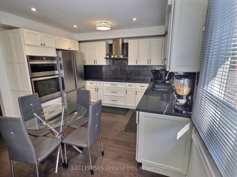 352 Crossland Gate