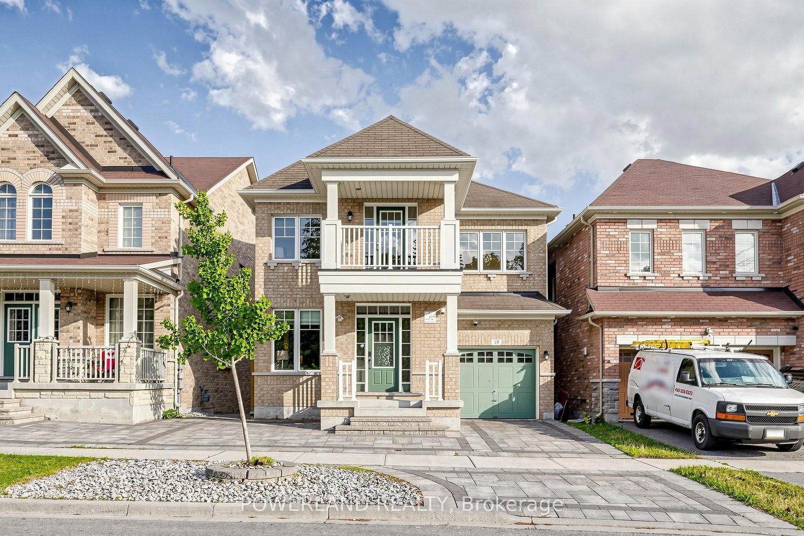 Detached House for sale at 17 Fierheller Court, Markham, Ontario, L6C 0W6 - Berczy - MLS: N13546954