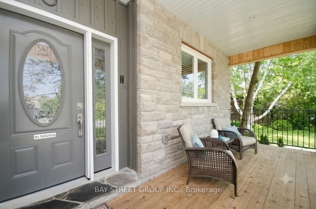 133 Riveredge Drive • Georgina, ON photo 2