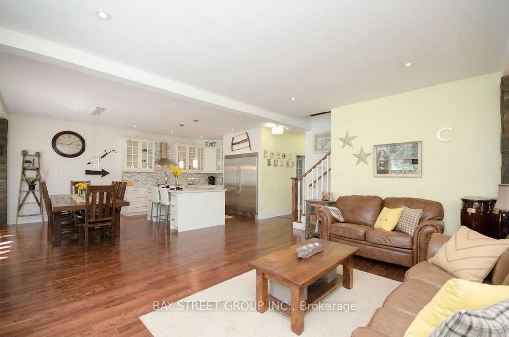 133 Riveredge Drive • Georgina, ON photo 3