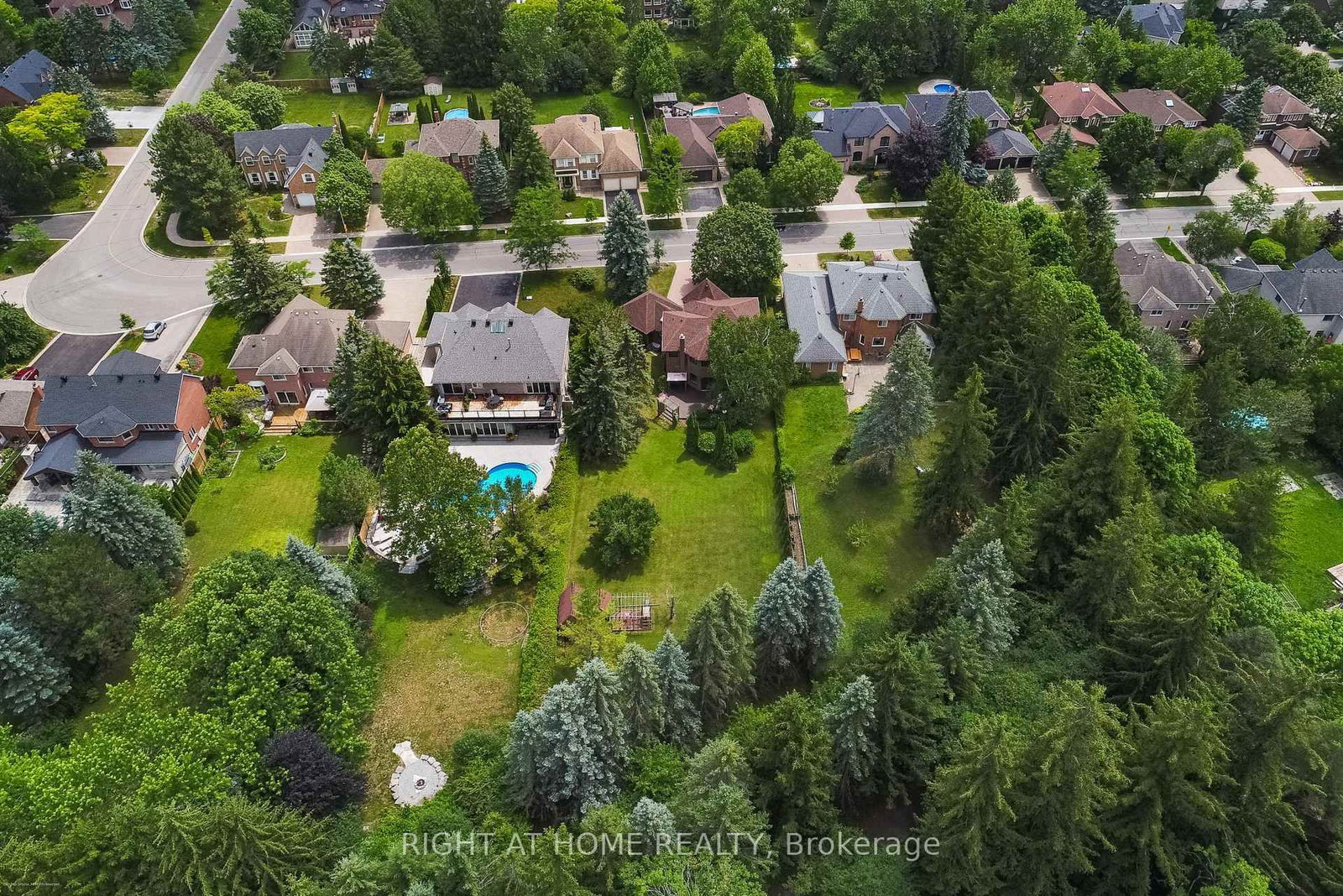 41 Bloomfield Trail • Richmond Hill, ON photo 16