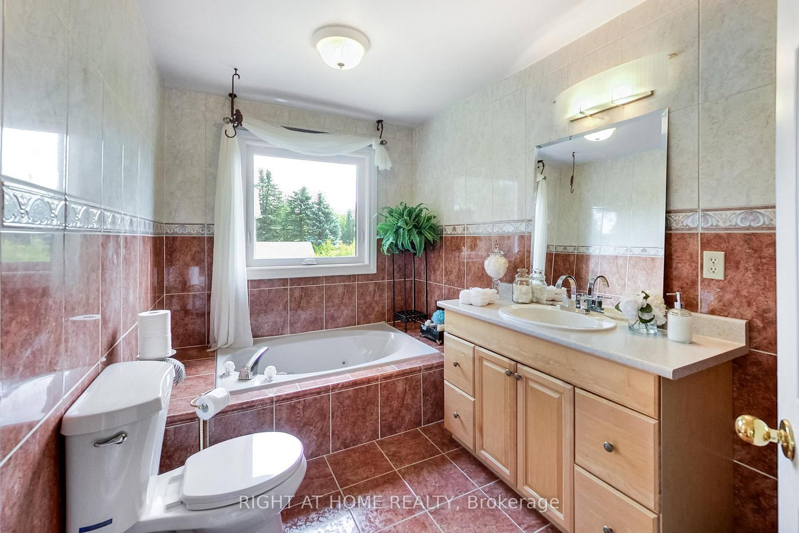 41 Bloomfield Trail • Richmond Hill, ON photo 35