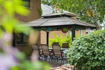 41 Bloomfield Trail • Richmond Hill, ON photo 8