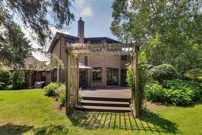 41 Bloomfield Trail • Richmond Hill, ON photo 9