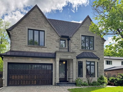 64 SUMMERFELDT Crescent • Markham, ON photo 2