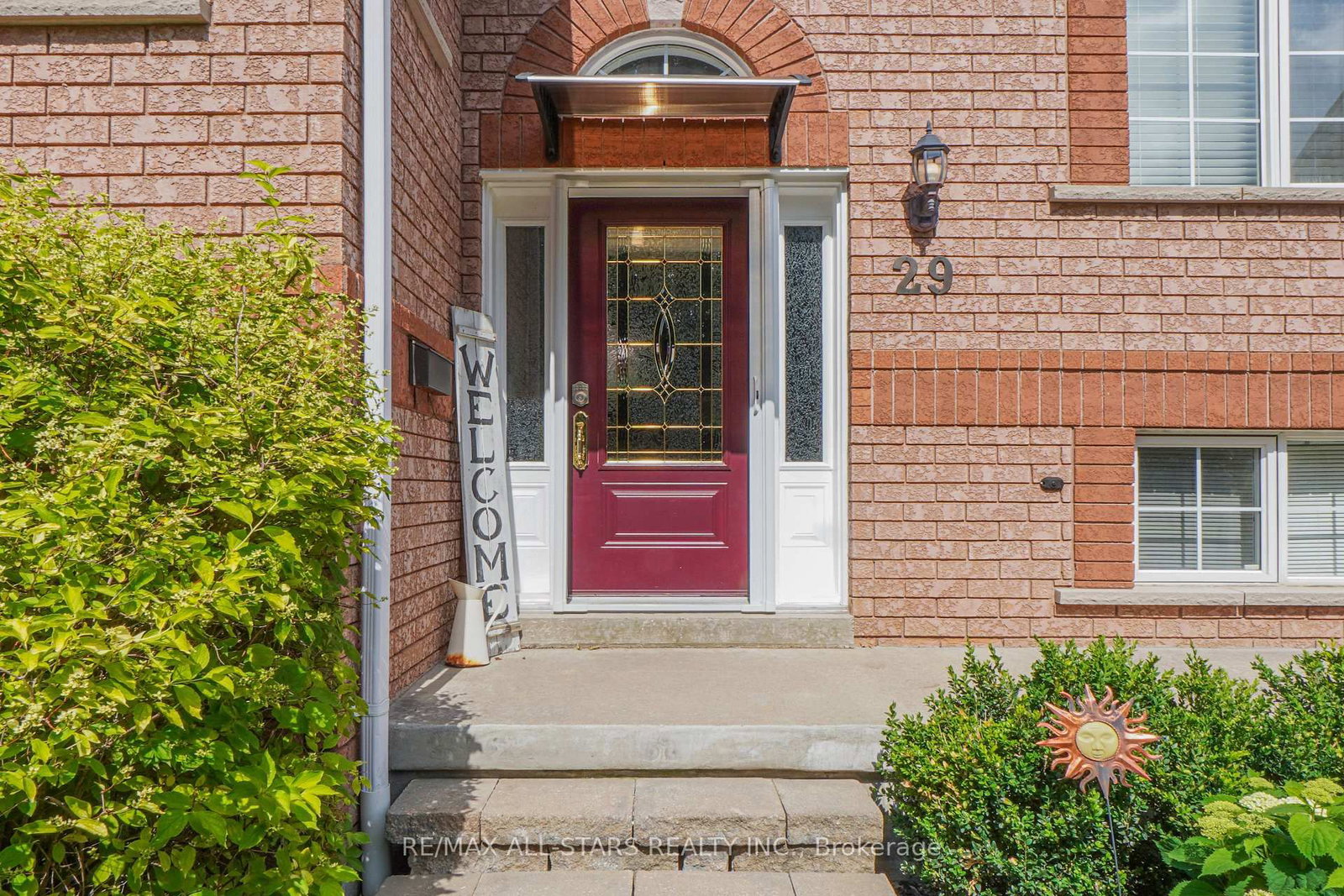 29 Fourth Avenue N • Uxbridge, ON photo 3