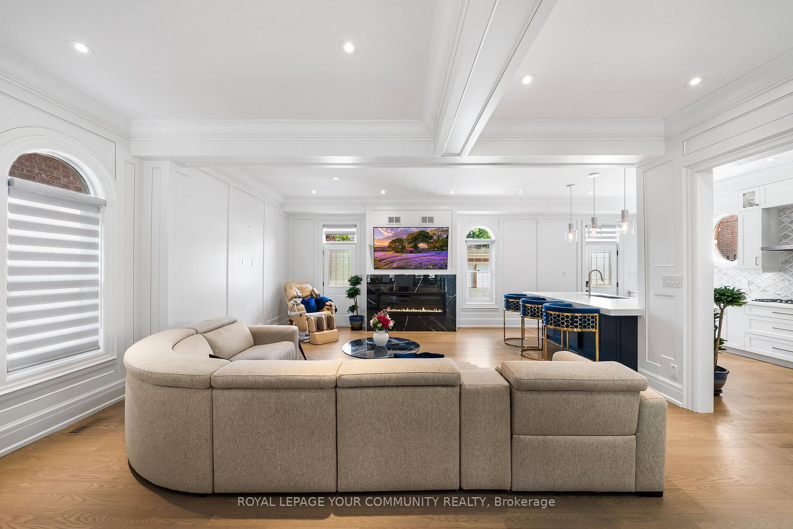42 Oatlands Crescent • Richmond Hill, ON photo 8