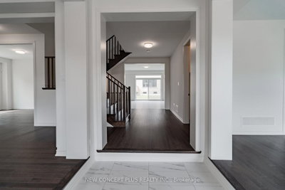 22 Twinleaf Crescent E — photo 2