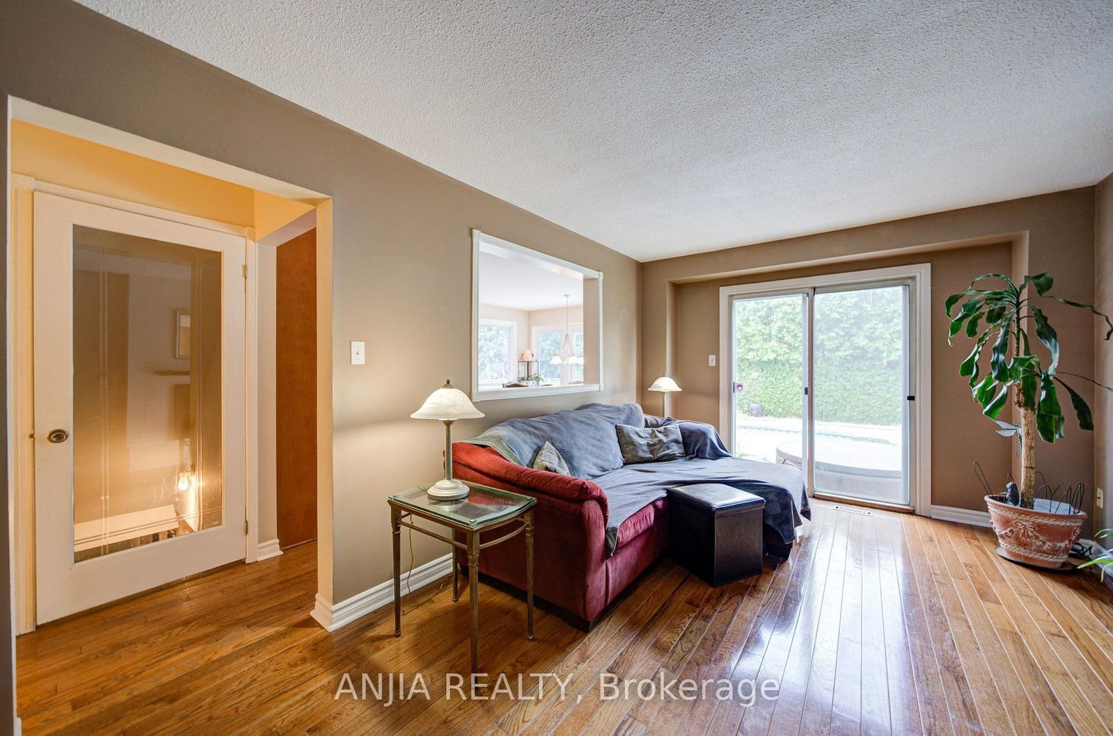 54 Meyer Circle • Markham, ON photo 6