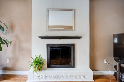 54 Meyer Circle • Markham, ON photo 8